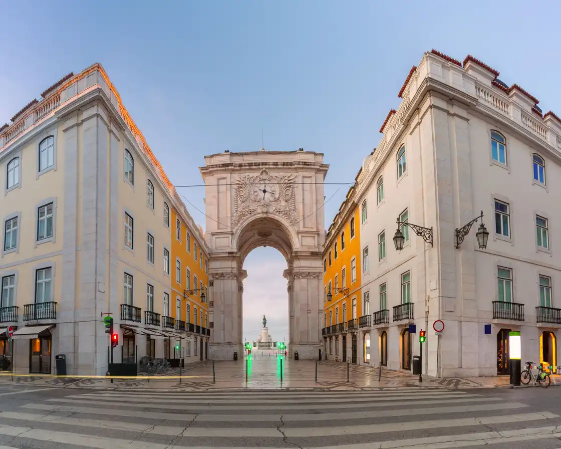The Rua Augusta arch seen along an empty Rua Augusta at dawn